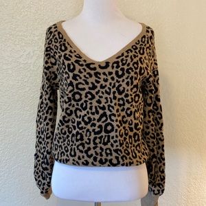 Deep V neck sweater animal print